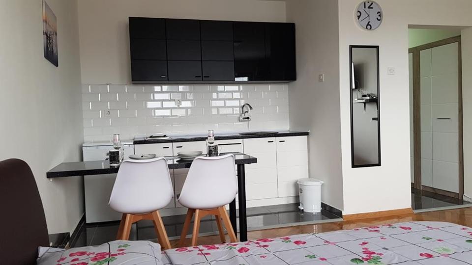 Central View Apartment Skopje Ngoại thất bức ảnh